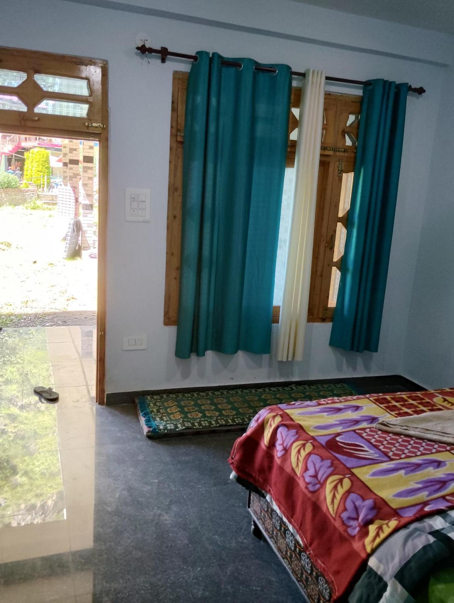 Hotel Dog N Hill Kasol Esterno foto