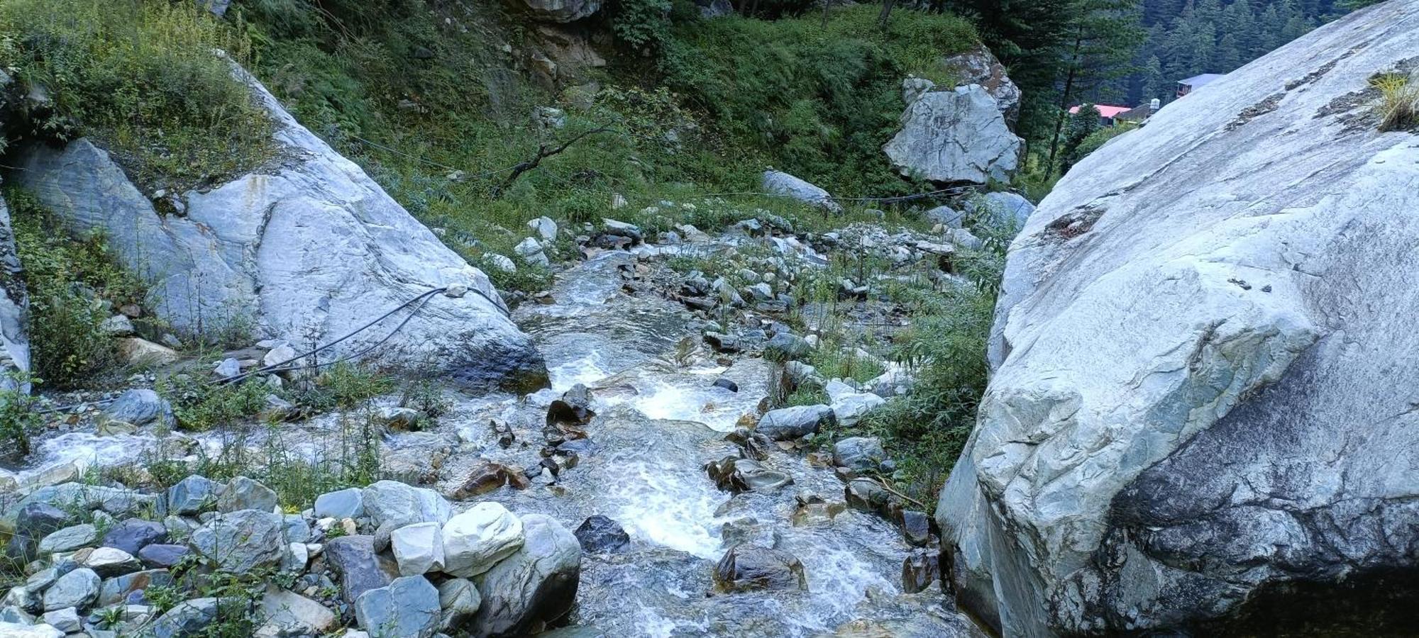 Hotel Dog N Hill Kasol Esterno foto