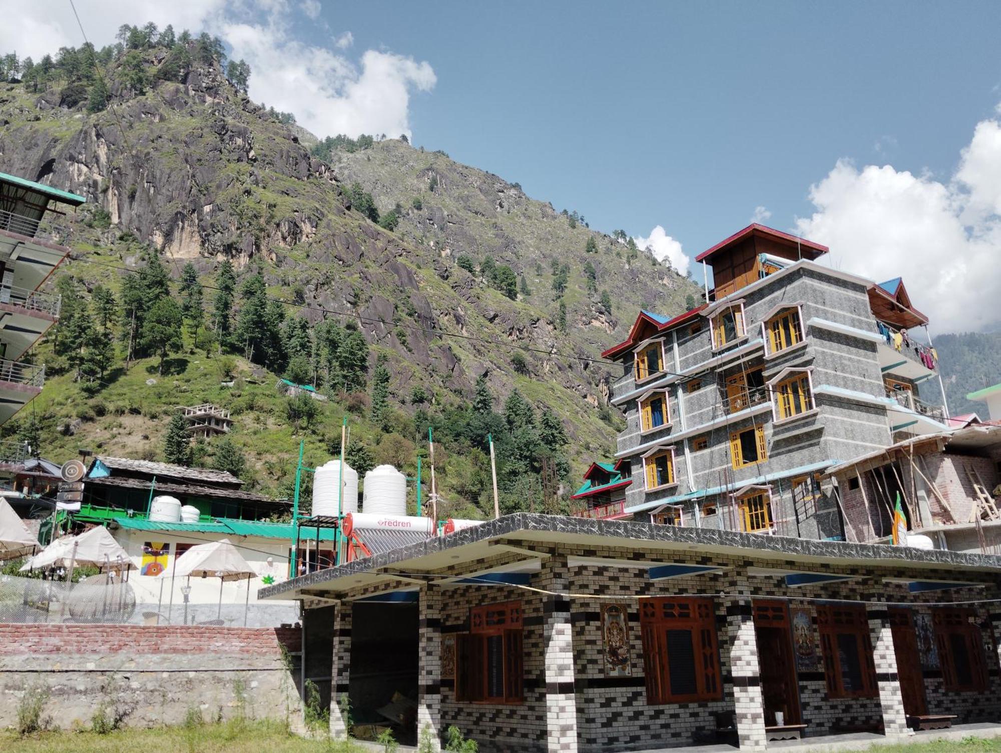 Hotel Dog N Hill Kasol Esterno foto