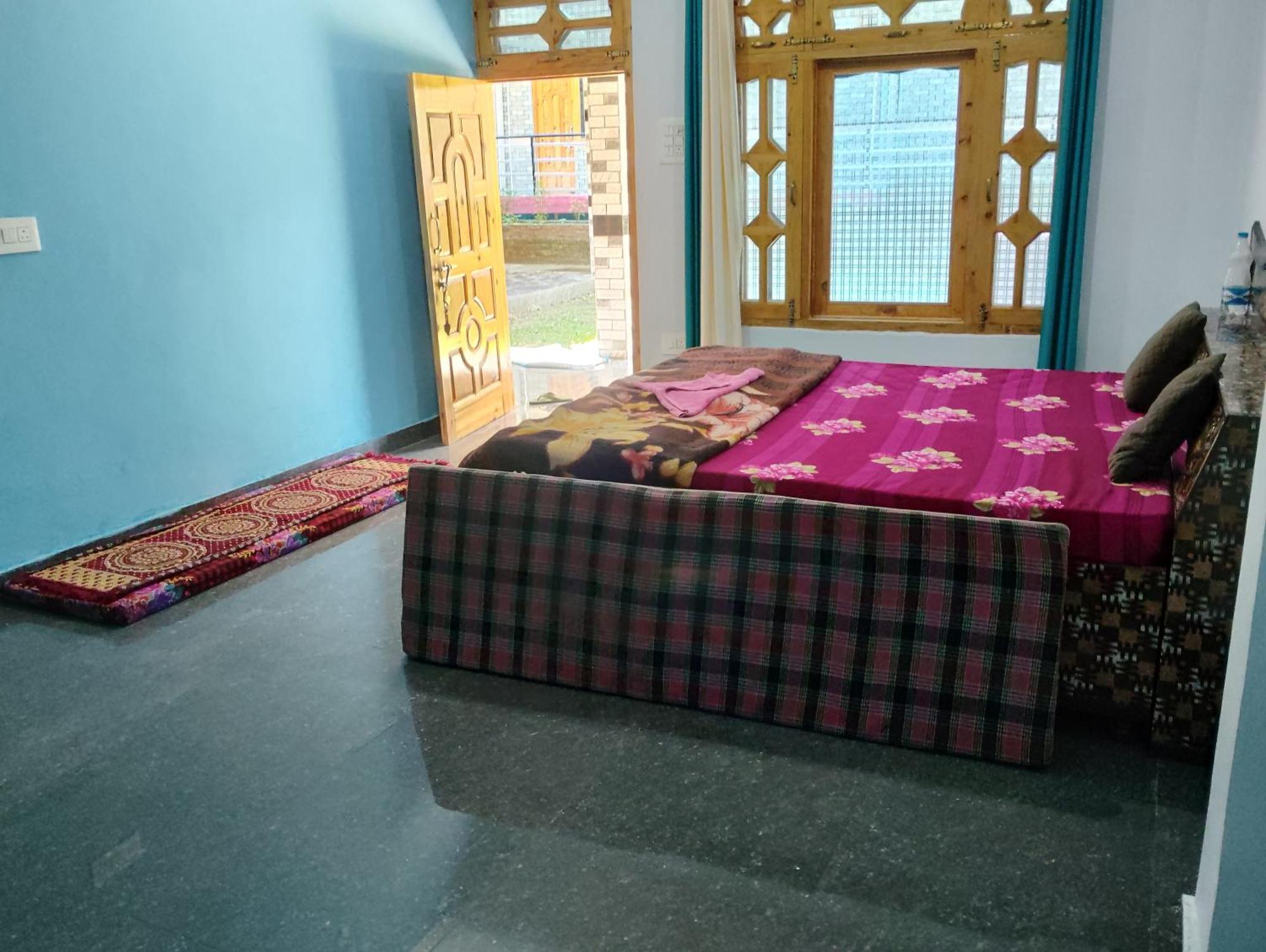 Hotel Dog N Hill Kasol Esterno foto