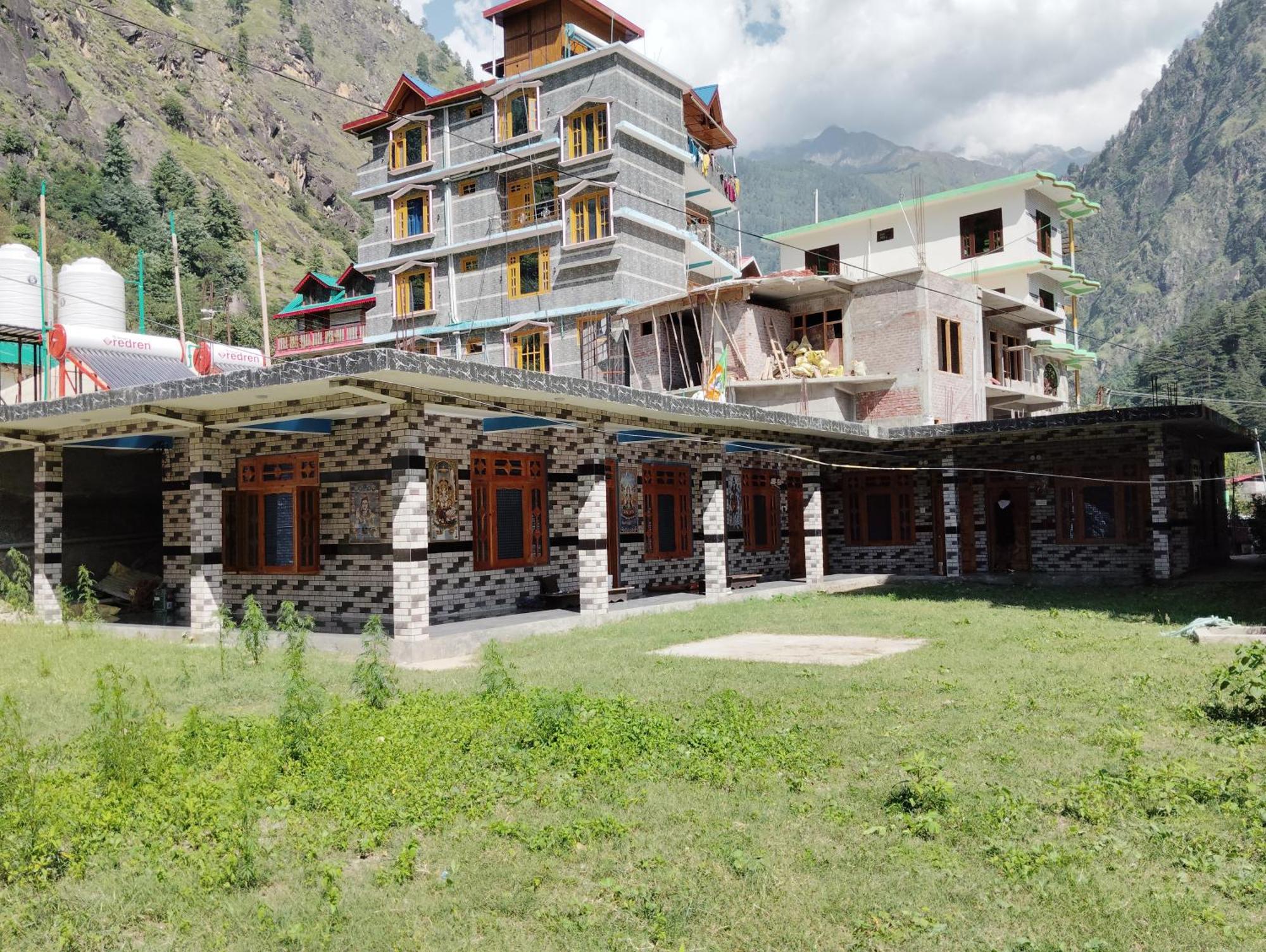Hotel Dog N Hill Kasol Esterno foto