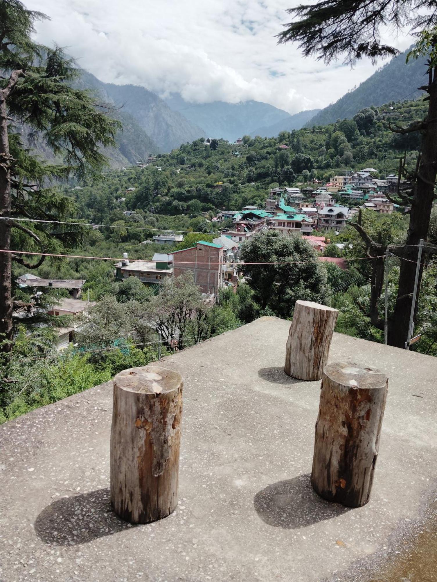 Hotel Dog N Hill Kasol Esterno foto