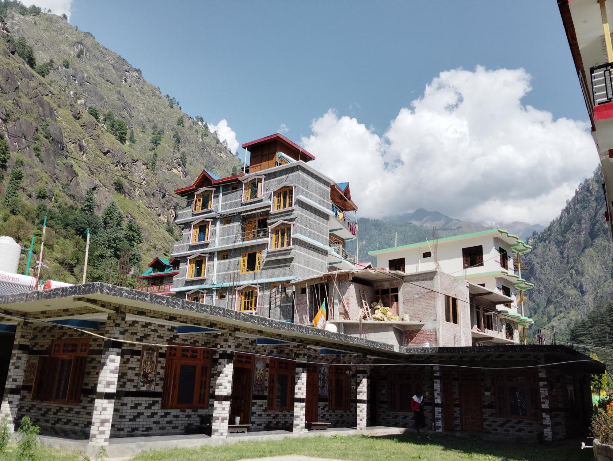 Hotel Dog N Hill Kasol Esterno foto