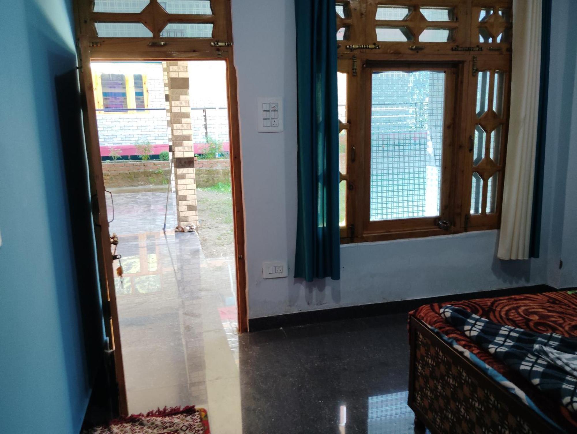 Hotel Dog N Hill Kasol Esterno foto