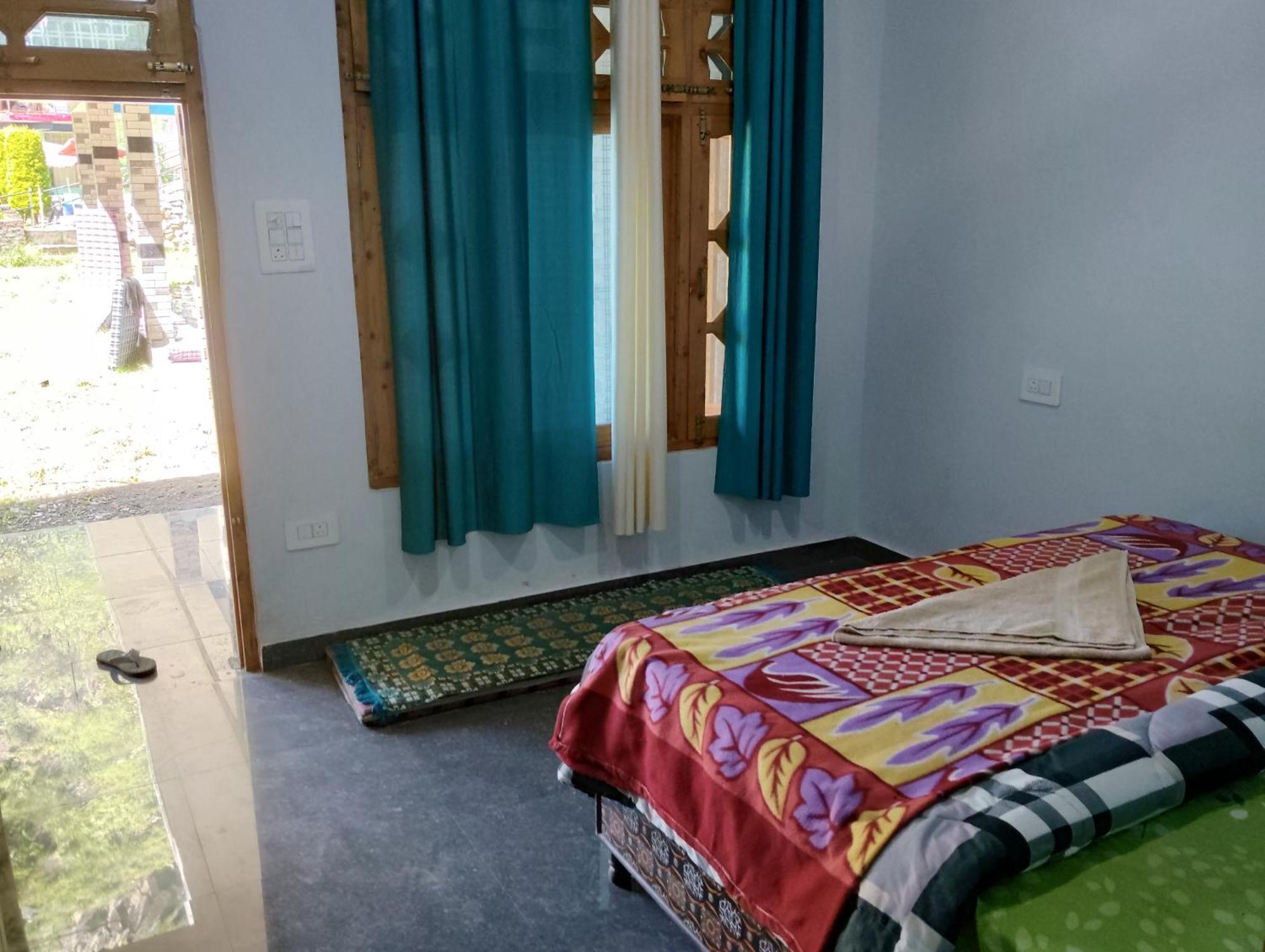 Hotel Dog N Hill Kasol Esterno foto