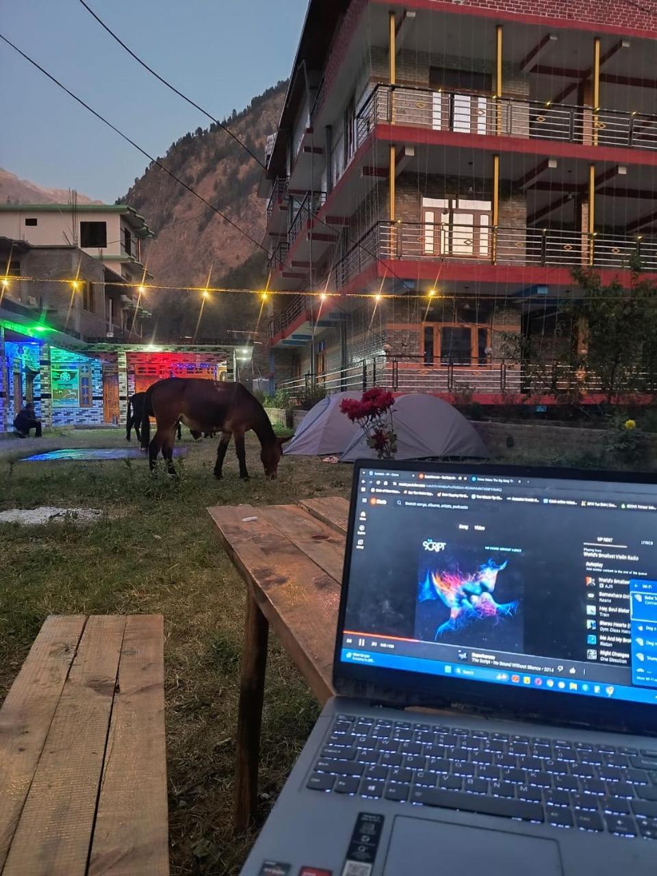 Hotel Dog N Hill Kasol Esterno foto