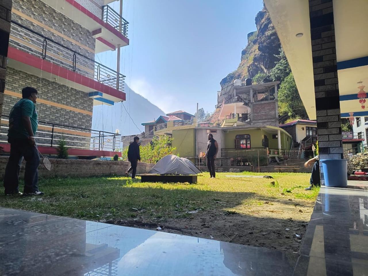 Hotel Dog N Hill Kasol Esterno foto