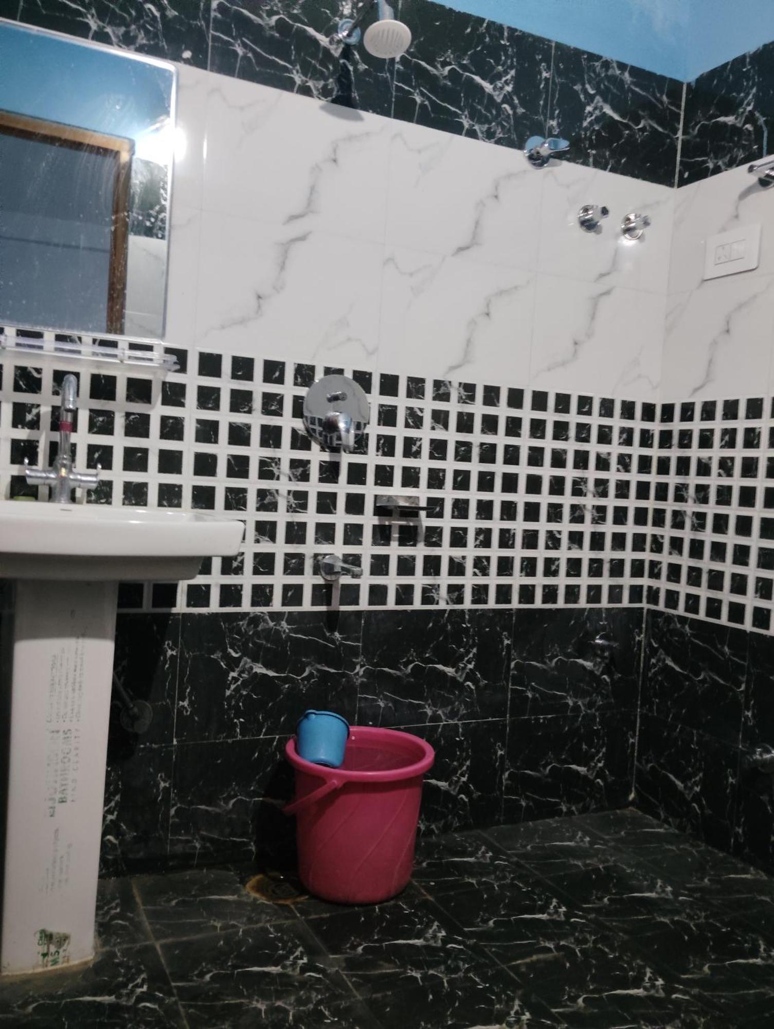 Hotel Dog N Hill Kasol Esterno foto