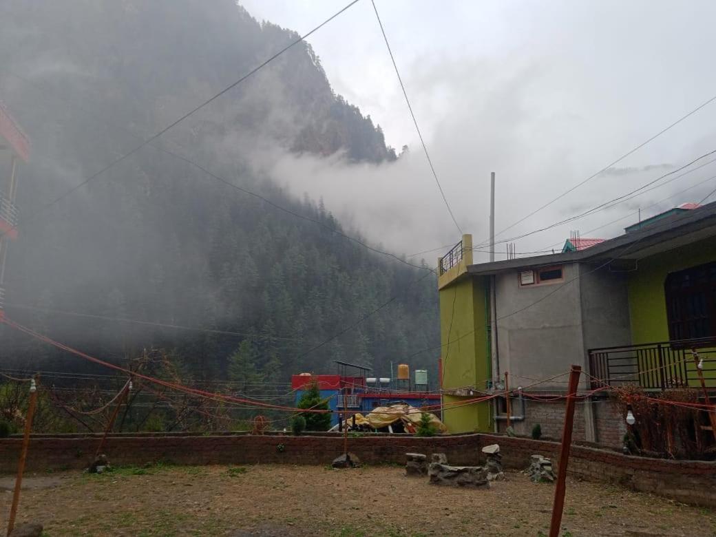 Hotel Dog N Hill Kasol Esterno foto