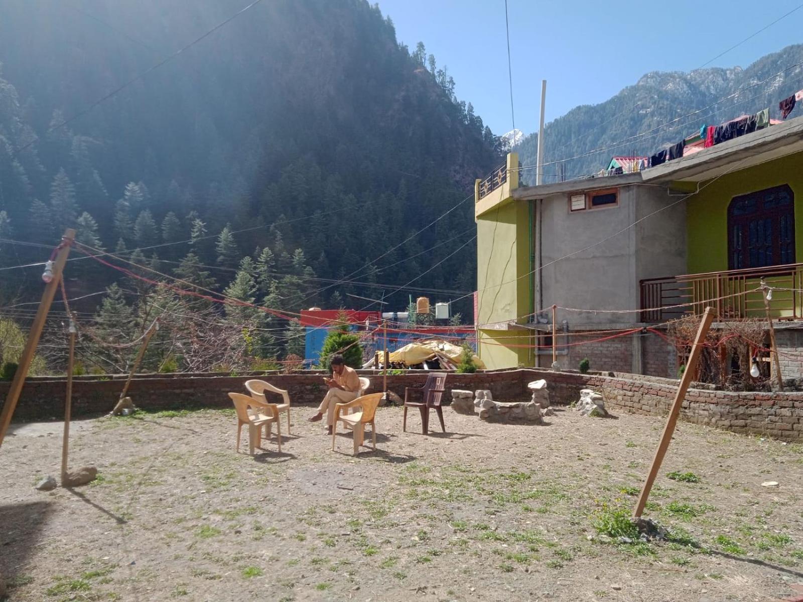Hotel Dog N Hill Kasol Esterno foto